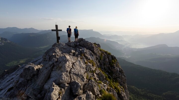 Bergsteiger auf dem Gipfel | © DAV/ Wolfgang Ehn